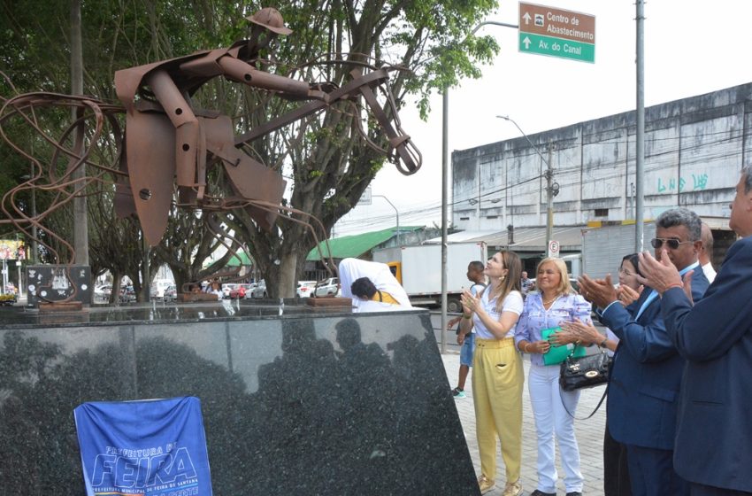  No dia do seu aniversário, Feira é presenteada com retorno do Monumento do Vaqueiro