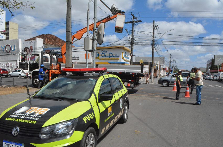  Prefeitura substitui 30 contadores regressivos em semáforos na Getúlio Vargas